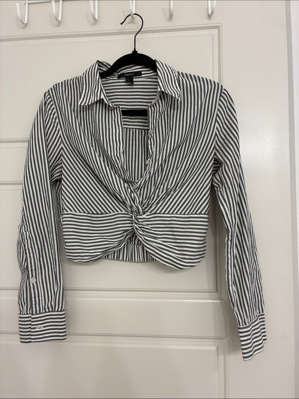 Forever 21 Striped Twist-Front Button-Up Crop Top - Black & White